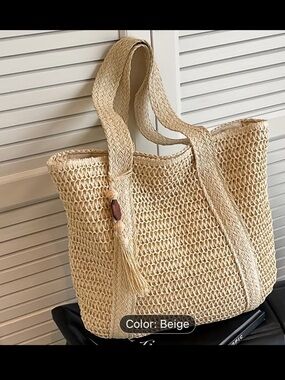 NWT. Beige Woven Straw Tote Bag - Lightweight Beach & Everyday Carry